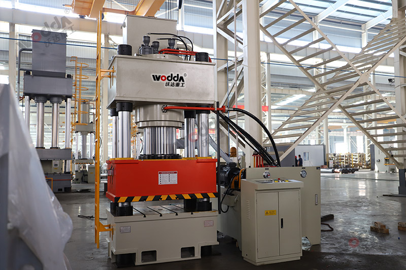 630噸錨桿托盤液壓機(jī) 630噸錨桿托盤液壓機(jī)