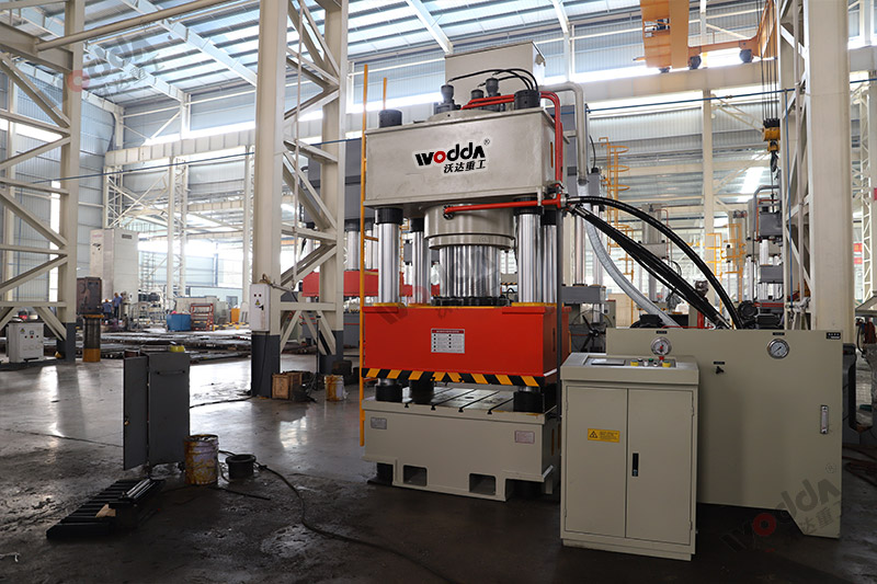 630噸錨桿托盤液壓機(jī) 630噸錨桿托盤液壓機(jī)