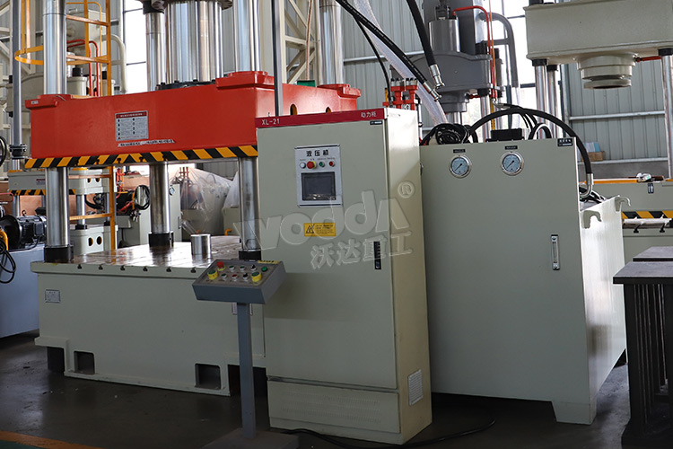 500噸液壓機（PLC動力柜、移動控制臺）