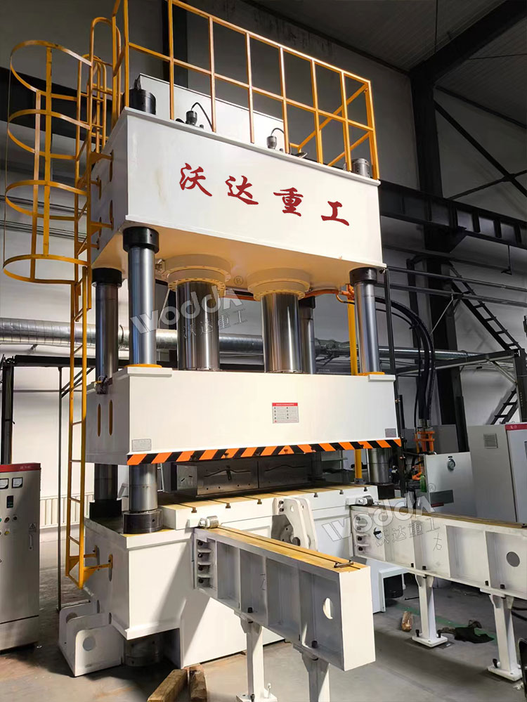 800噸伺服四柱液壓機(jī) 800噸伺服四柱液壓機(jī)