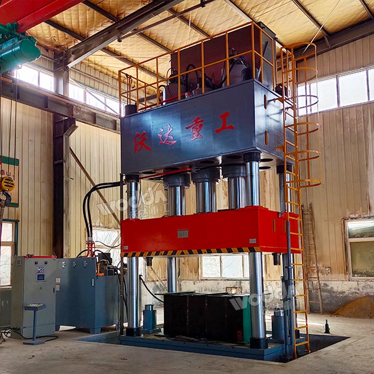 1500噸液壓機(jī) 1500噸液壓機(jī)