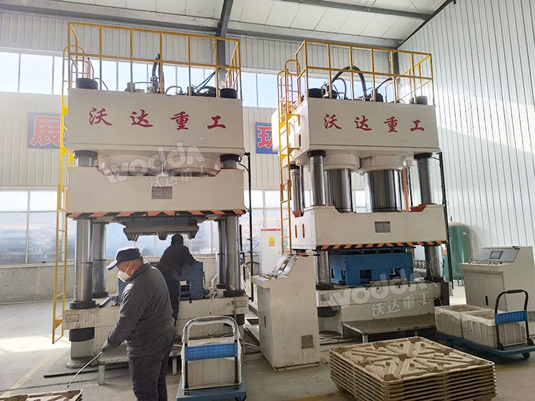 1600噸木屑托盤(pán)成型液壓機(jī) 1600噸木屑托盤(pán)成型液壓機(jī)