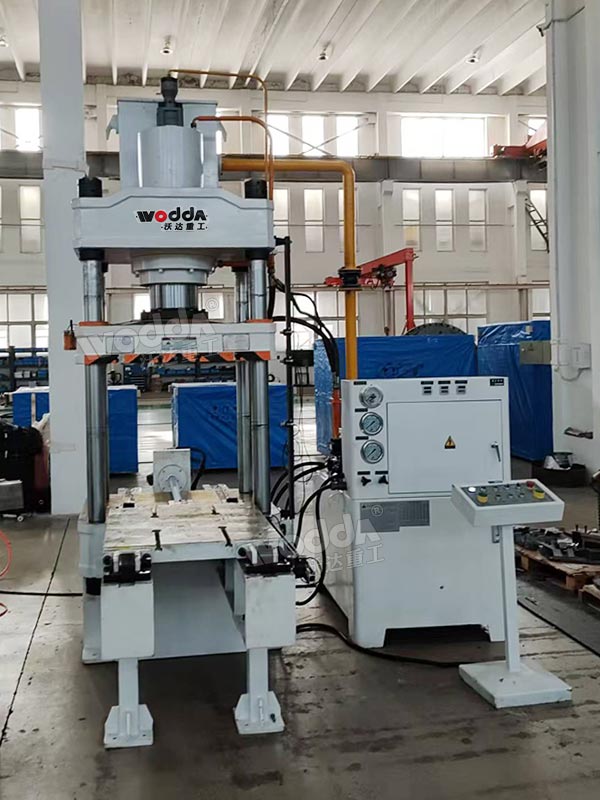 200噸液壓機(jī) 200噸液壓機(jī)