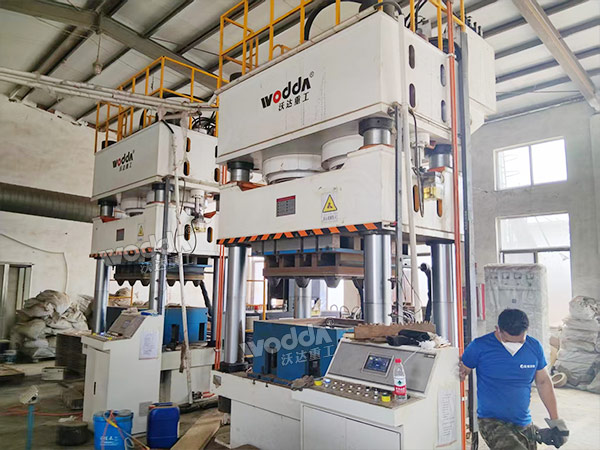 1600噸木屑托盤液壓機調(diào)試 1600噸木屑托盤液壓機調(diào)試