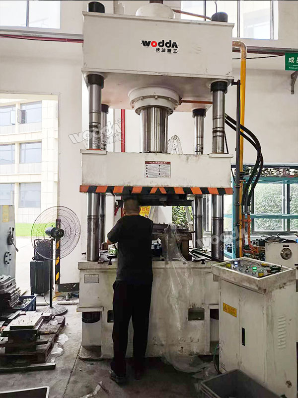 315噸四柱液壓機(jī)