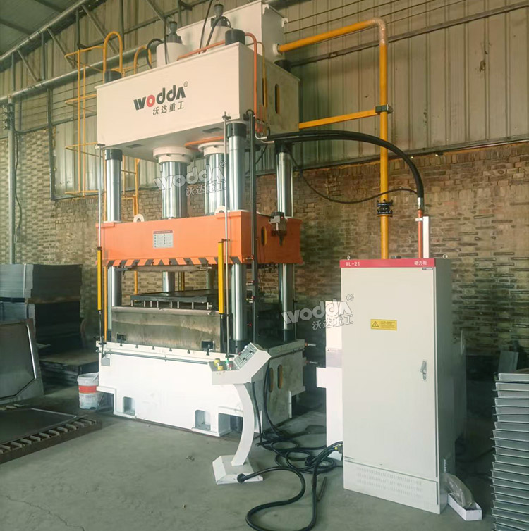 400噸四柱液壓機.jpg 400噸四柱液壓機.jpg