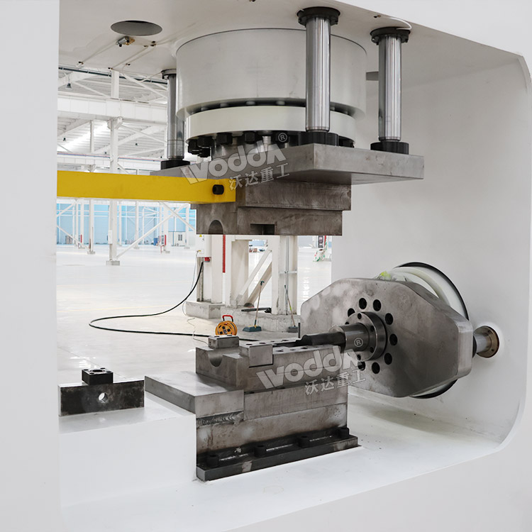 汽車凸輪軸鍛造液壓機細節(jié) 汽車凸輪軸鍛造液壓機細節(jié)