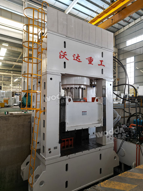 框架式2500噸液壓機(jī) 框架式2500噸液壓機(jī)