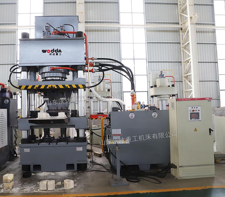 630噸鹽磚機(jī) 630噸鹽磚機(jī)