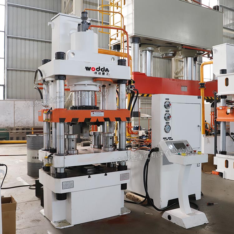 200噸四梁四柱液壓機(jī)車間調(diào)試完成