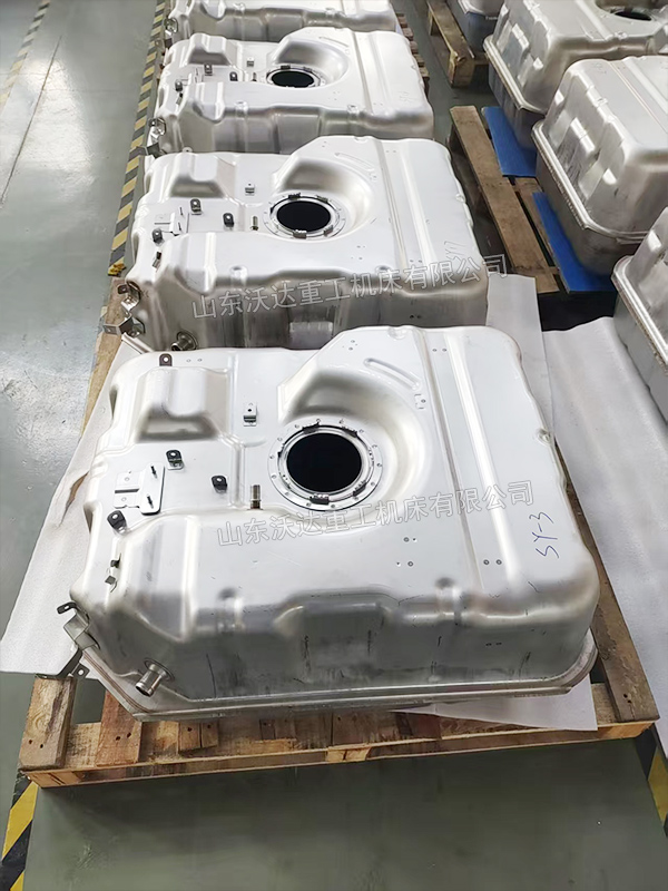 發(fā)動機油底殼 發(fā)動機油底殼