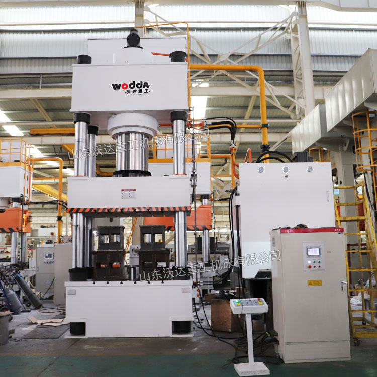 1000噸四柱液壓機(jī)車(chē)間實(shí)物 1000噸四柱液壓機(jī)車(chē)間實(shí)物