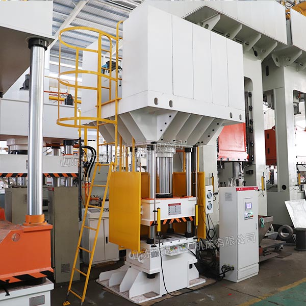 200噸四柱液壓機車間調試 200噸四柱液壓機車間調試